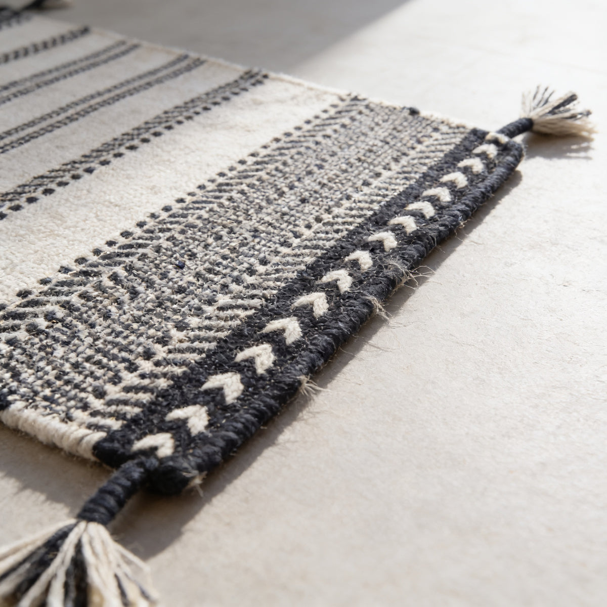 S103 handmade kilim rug — closeup view