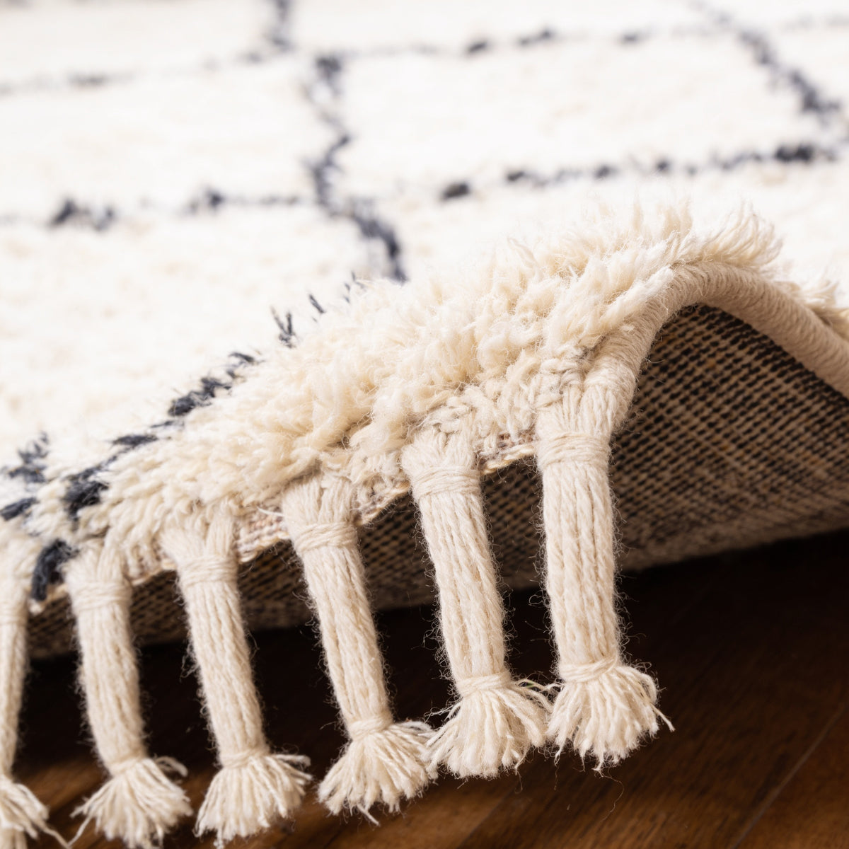 S113 handmade kilim rug — closeup view