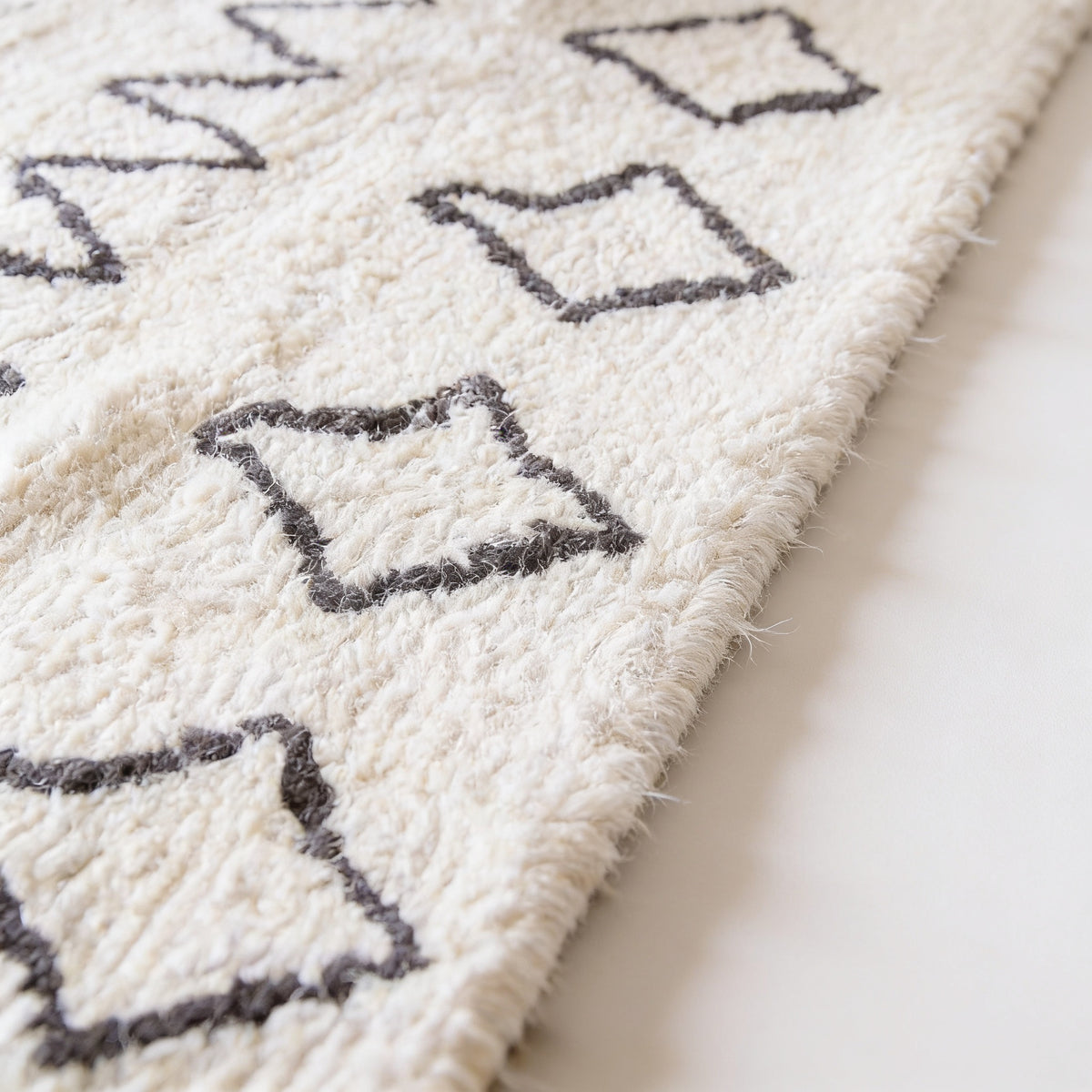 S128 handmade kilim rug — closeup view