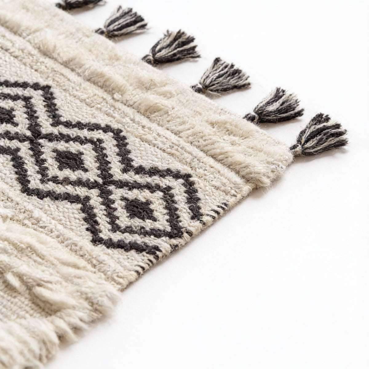 S134 handmade kilim rug — closeup view