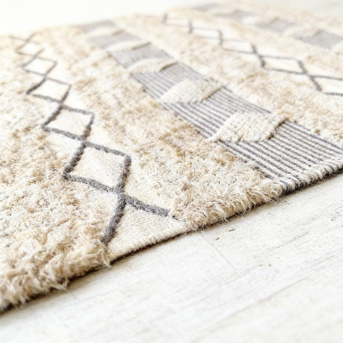 S135 handmade kilim rug — closeup view