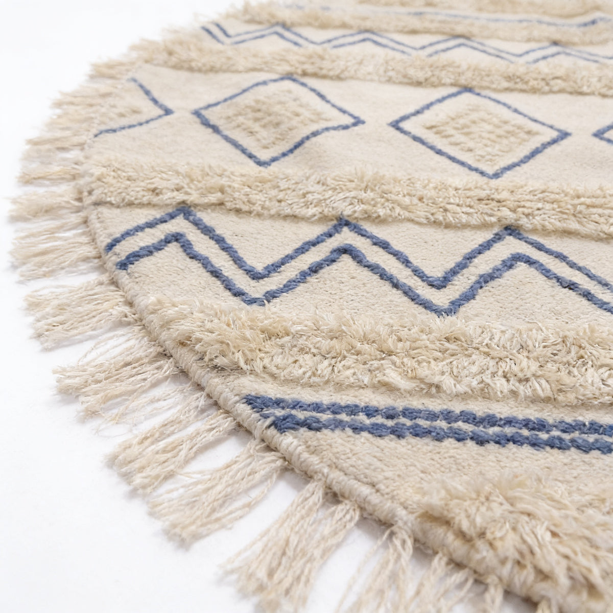 S137 handmade kilim rug — closeup view