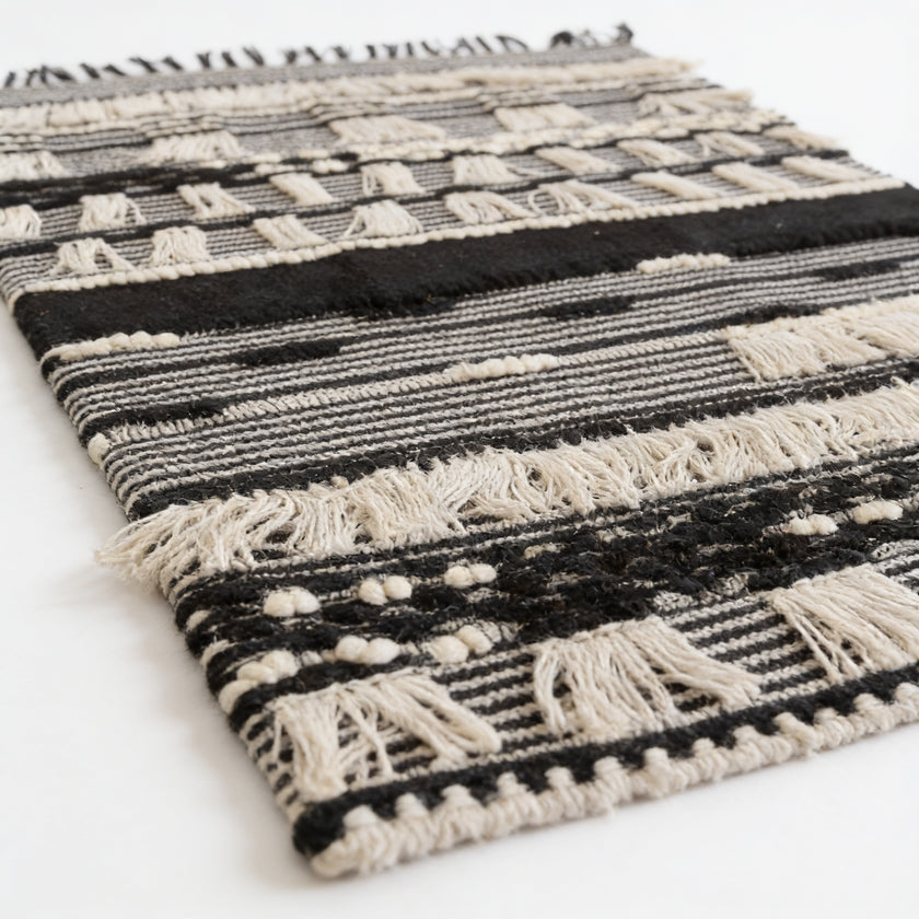 S139 handmade kilim rug — closeup view