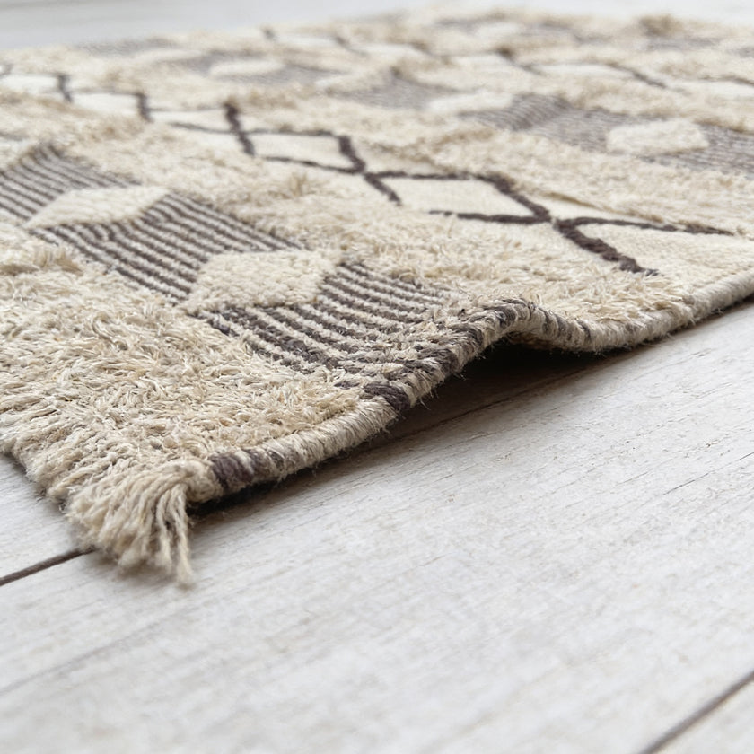 S141 handmade kilim rug — closeup view