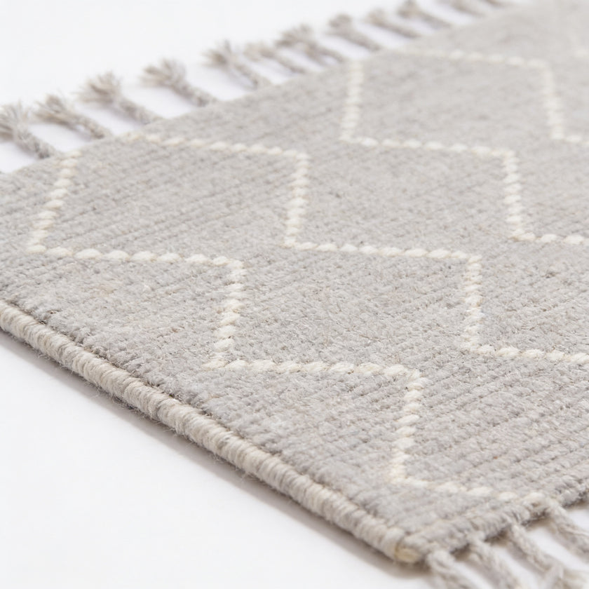 S142 handmade kilim rug — closeup view