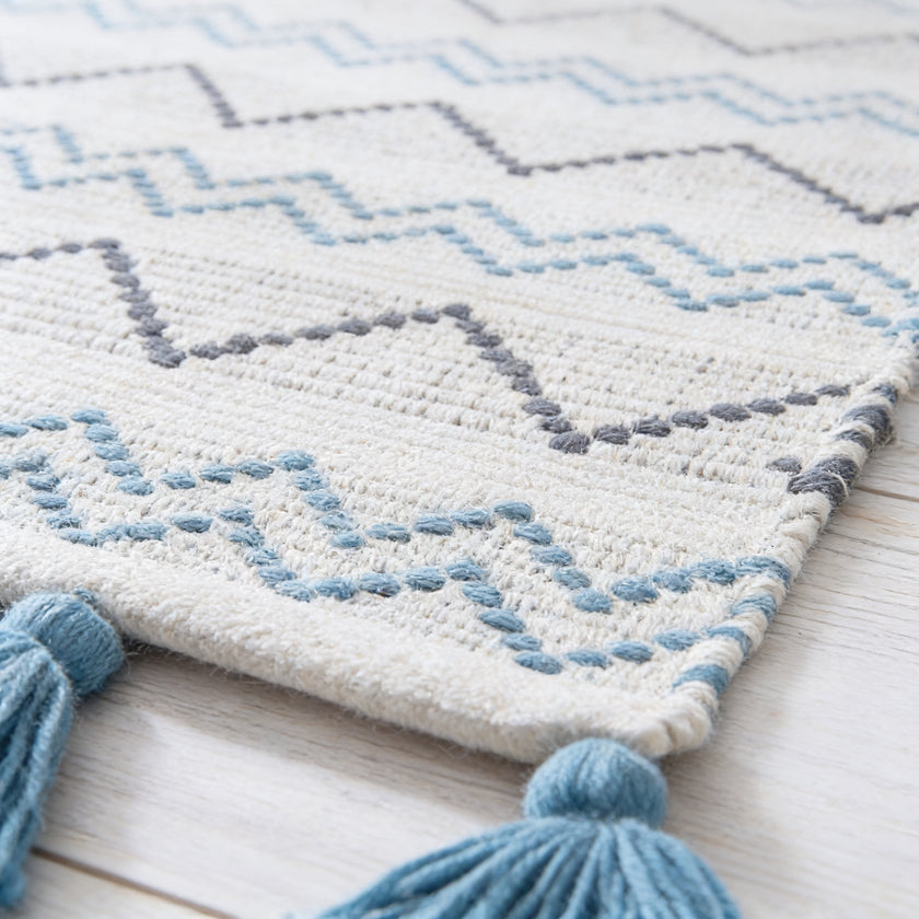 S144 handmade kilim rug — closeup view