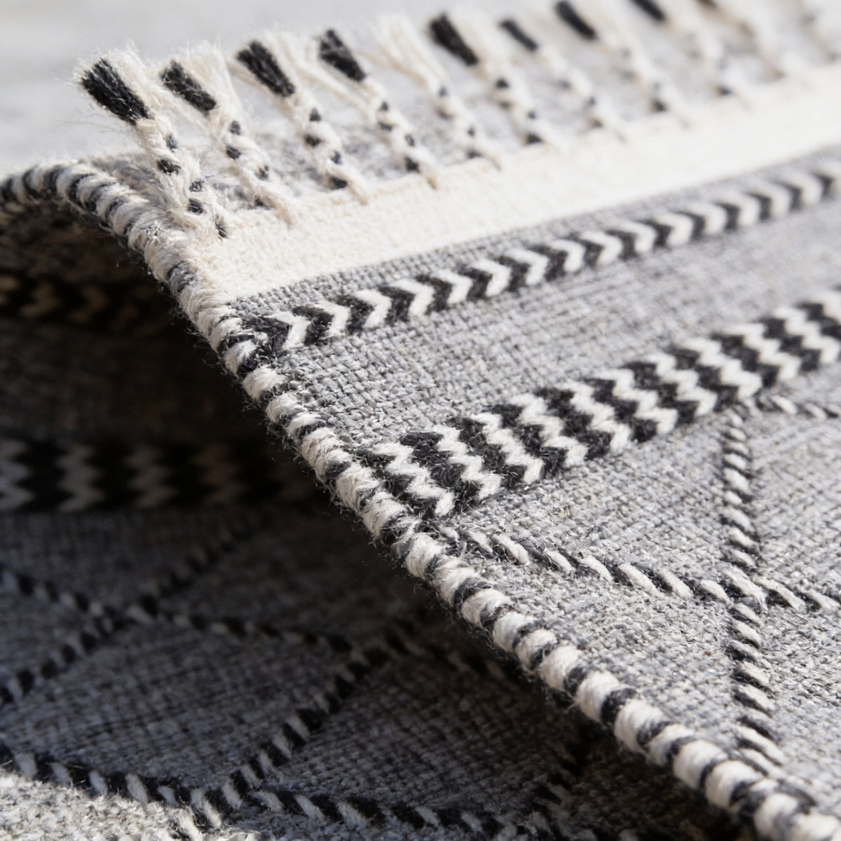 S147 handmade kilim rug — closeup view