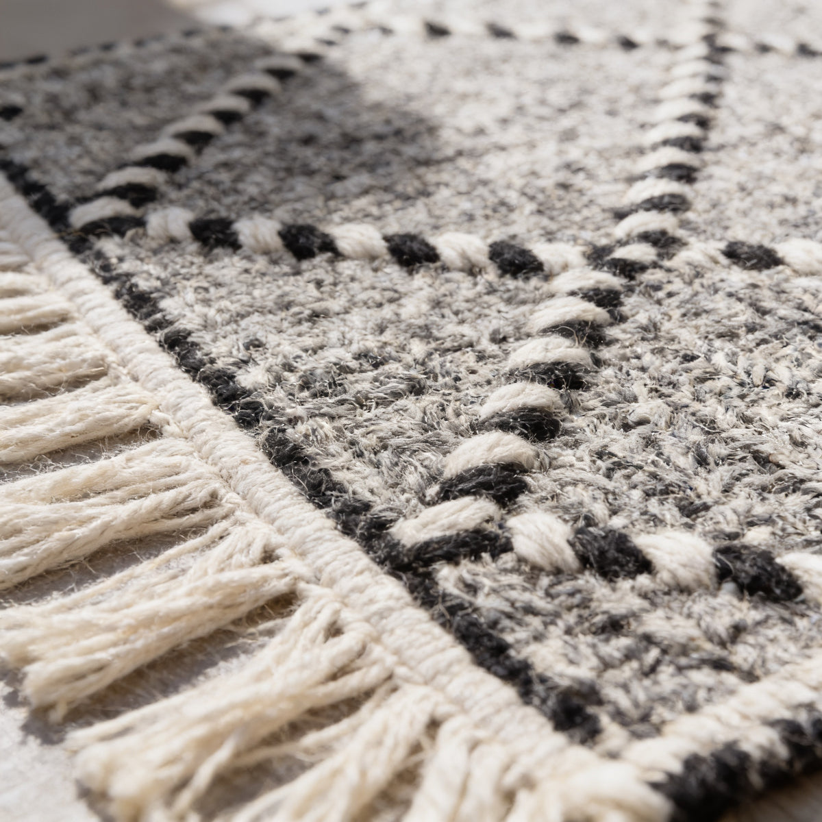 S154 handmade kilim rug — closeup view