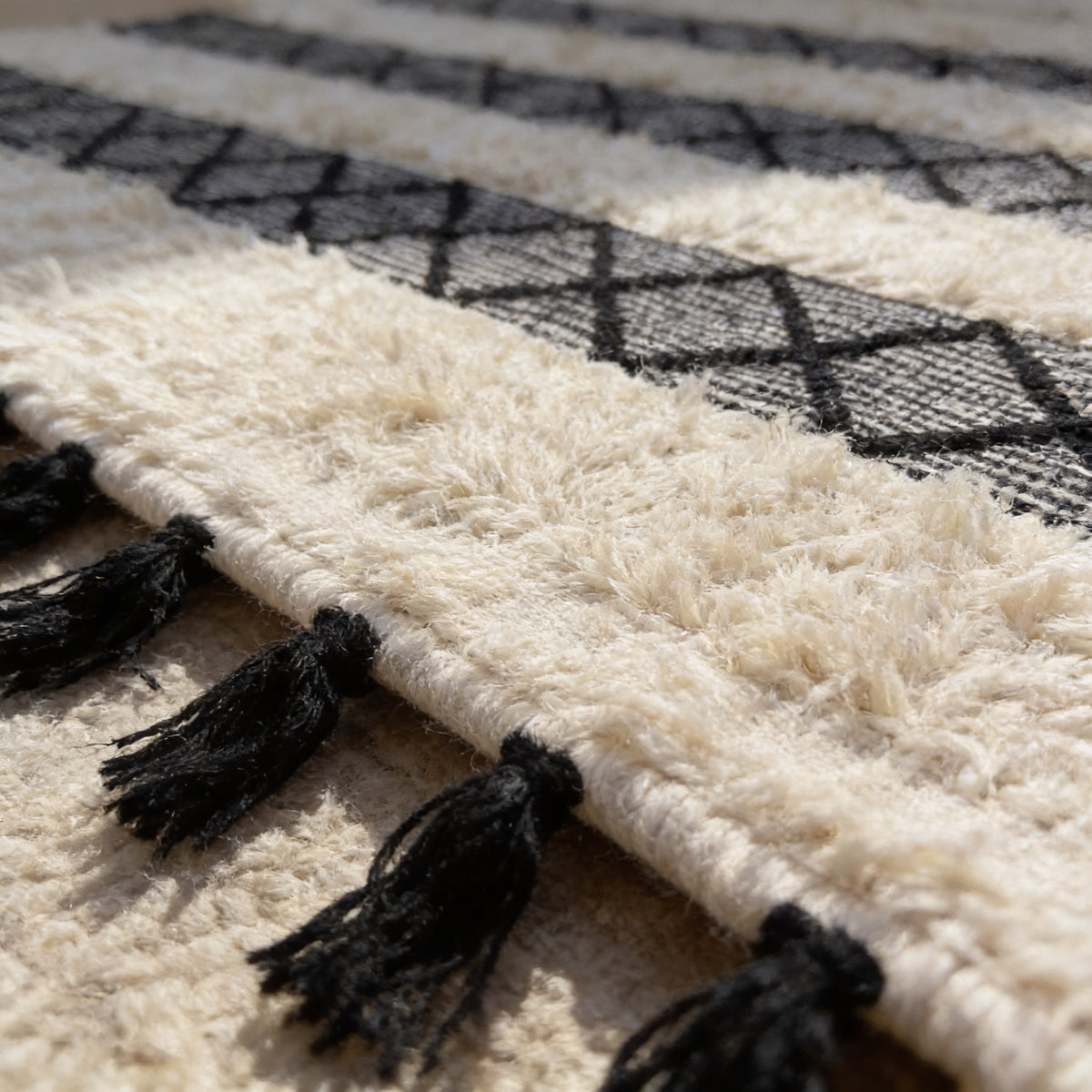 S16 handmade kilim rug — closeup view