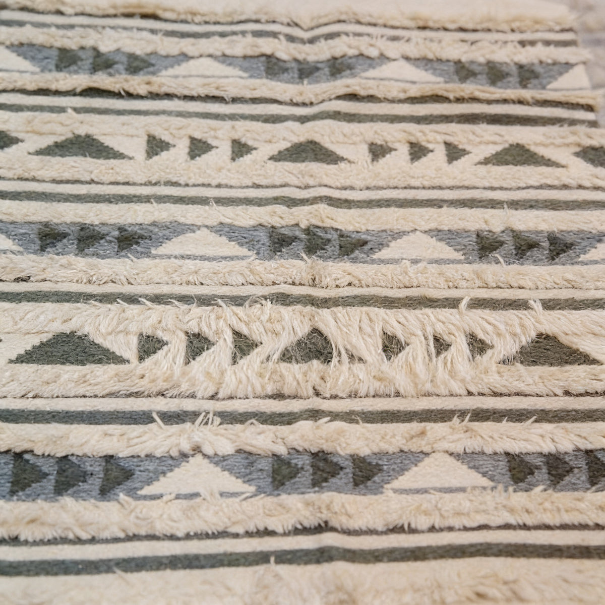 S176 handmade kilim rug closeup view