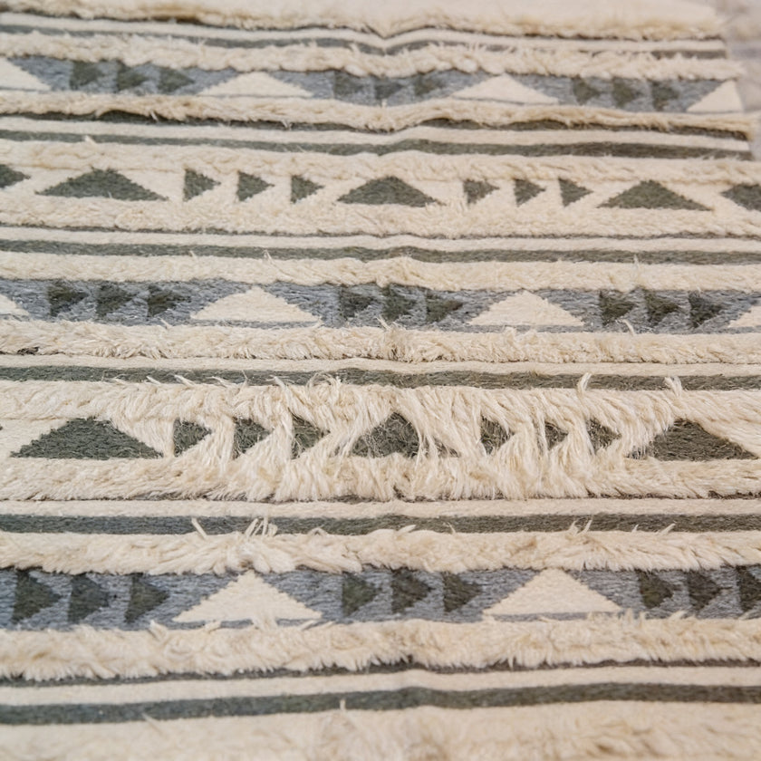 S176 handmade kilim rug closeup view