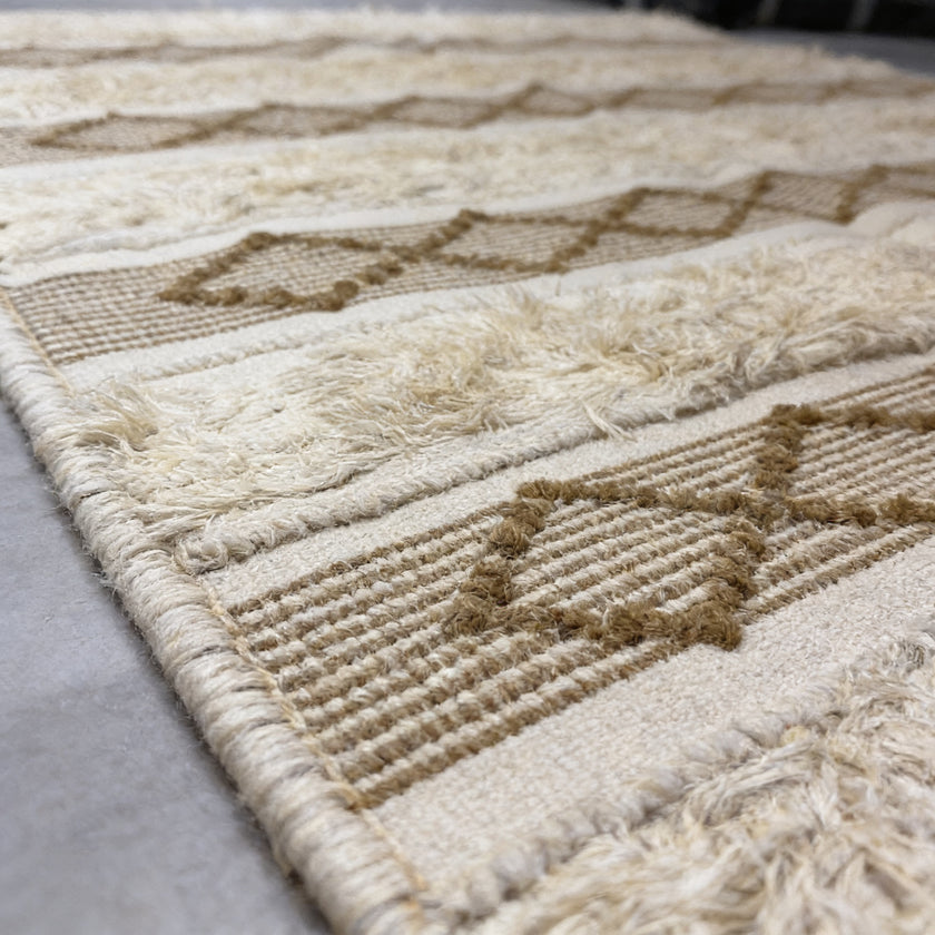 S18 handmade kilim rug — closeup view