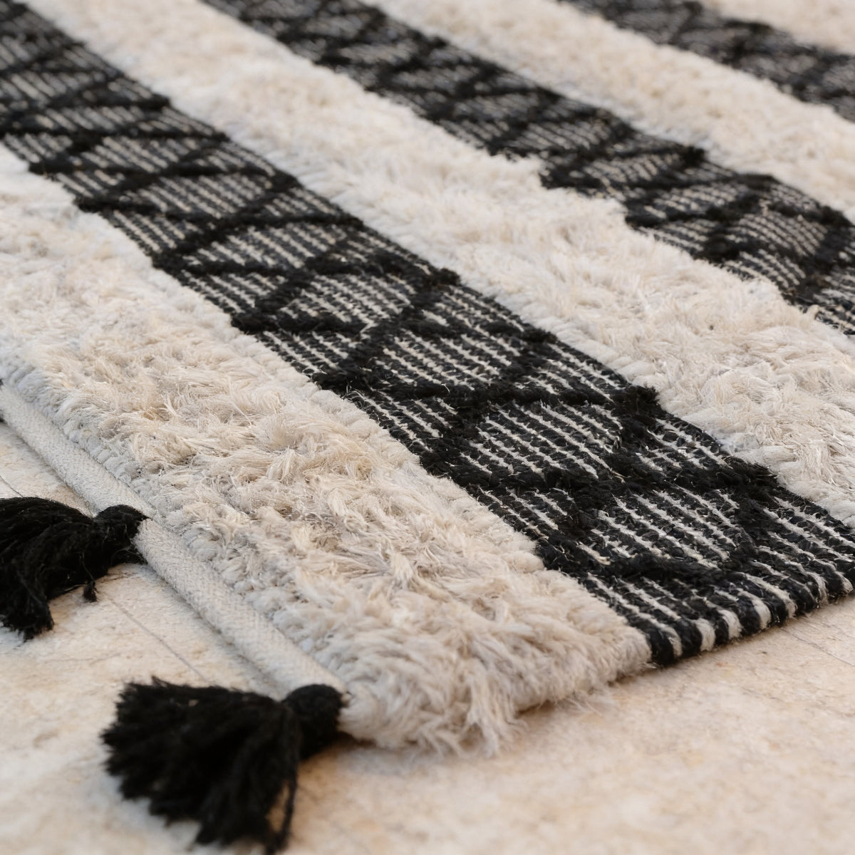 S2 handmade kilim rug — closeup view