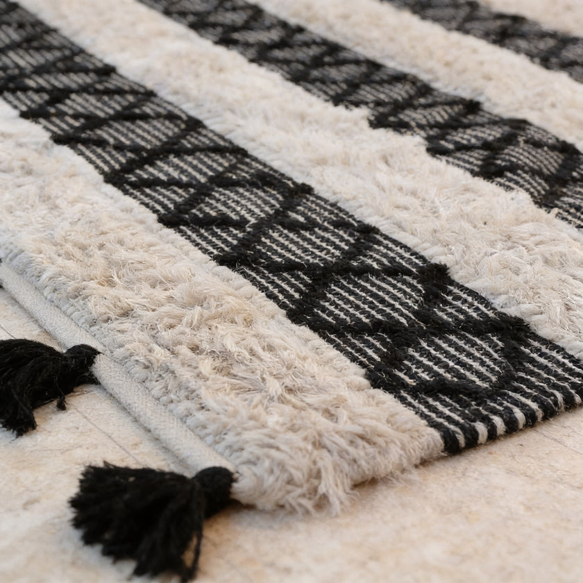 S2 handmade kilim rug — closeup view