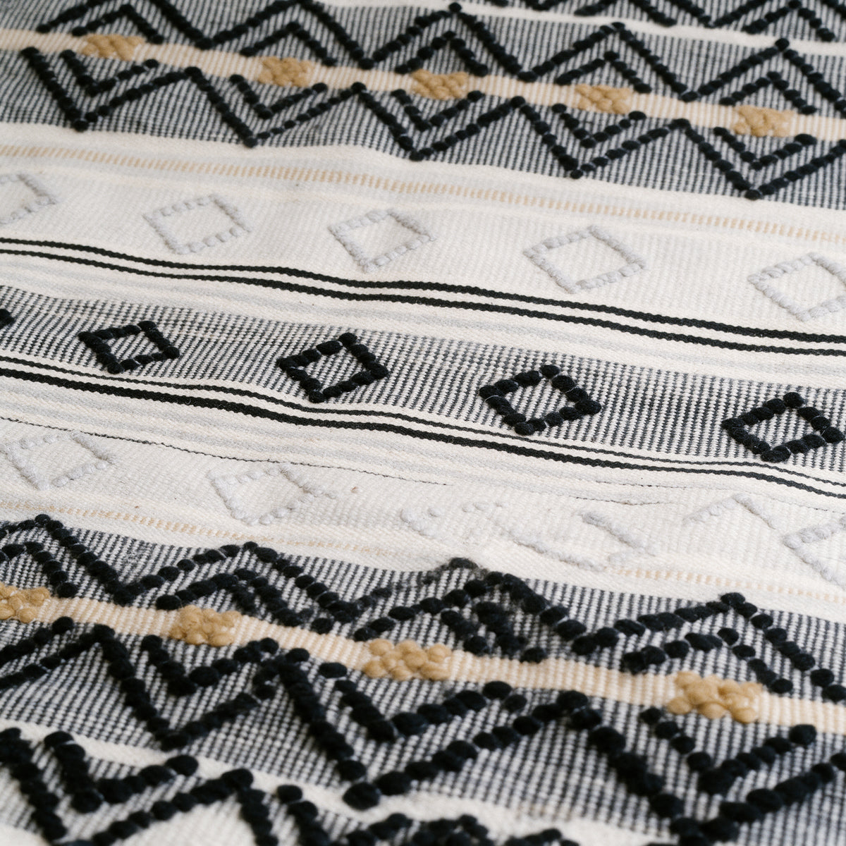 S275 handmade kilim rug closeup view