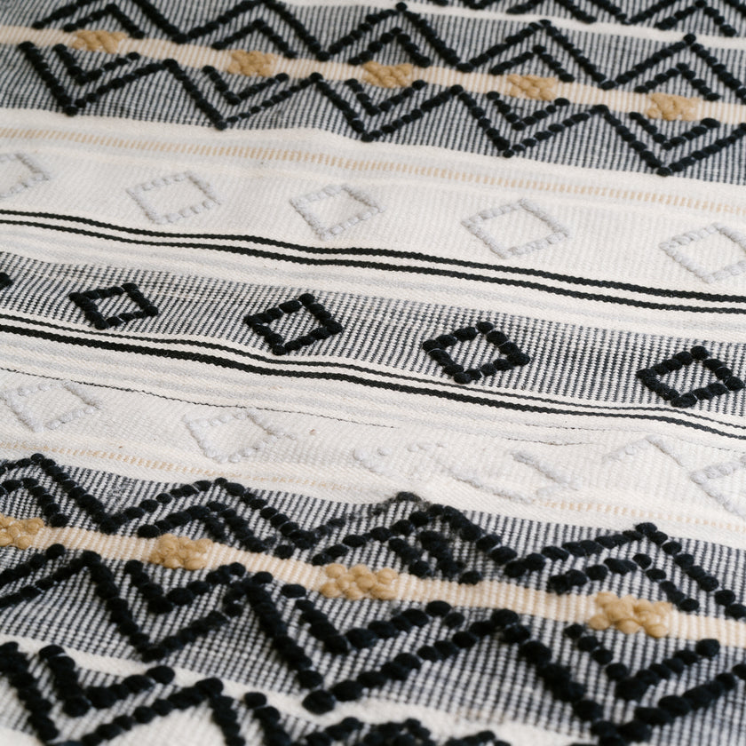 S275 handmade kilim rug closeup view