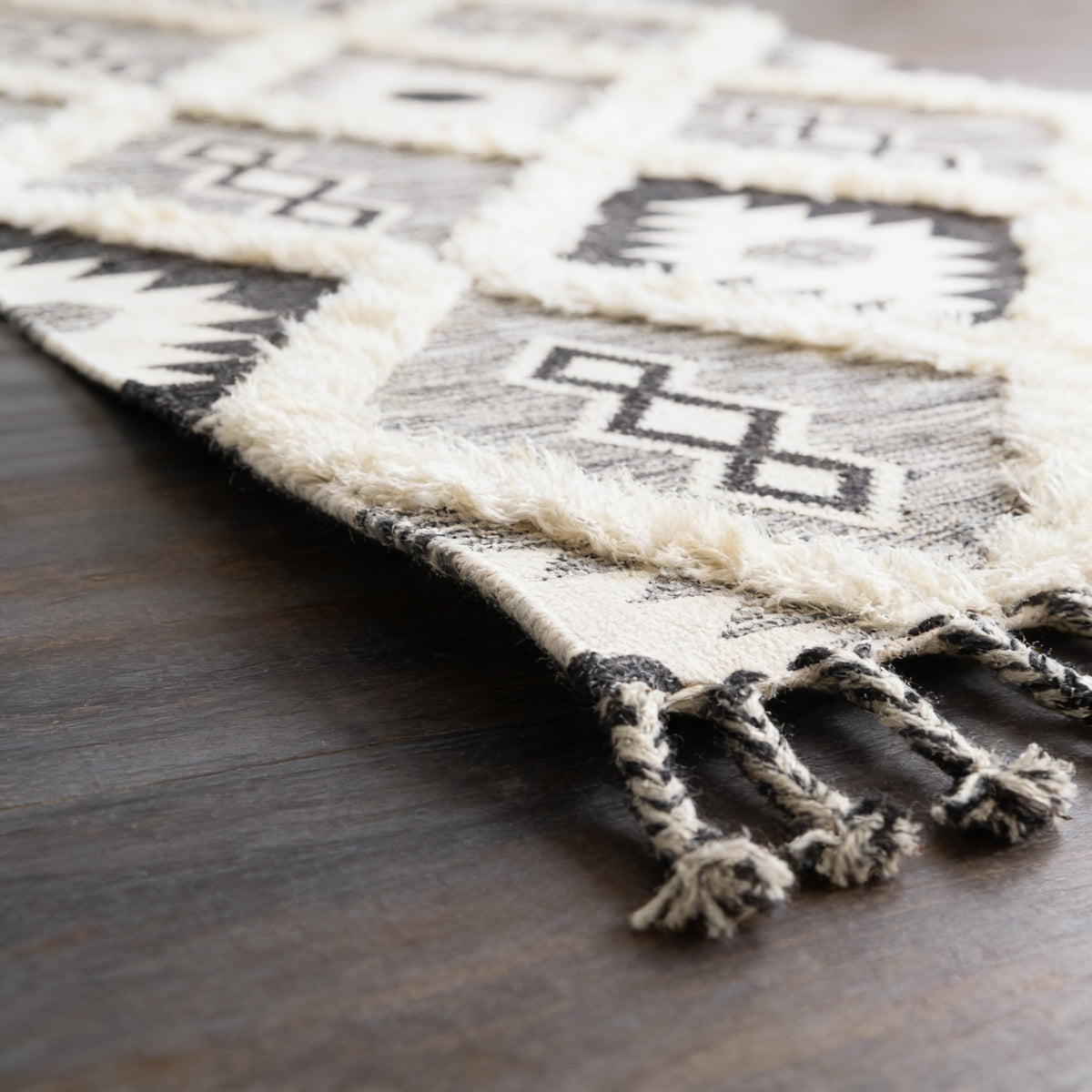 S28 handmade kilim rug — closeup view