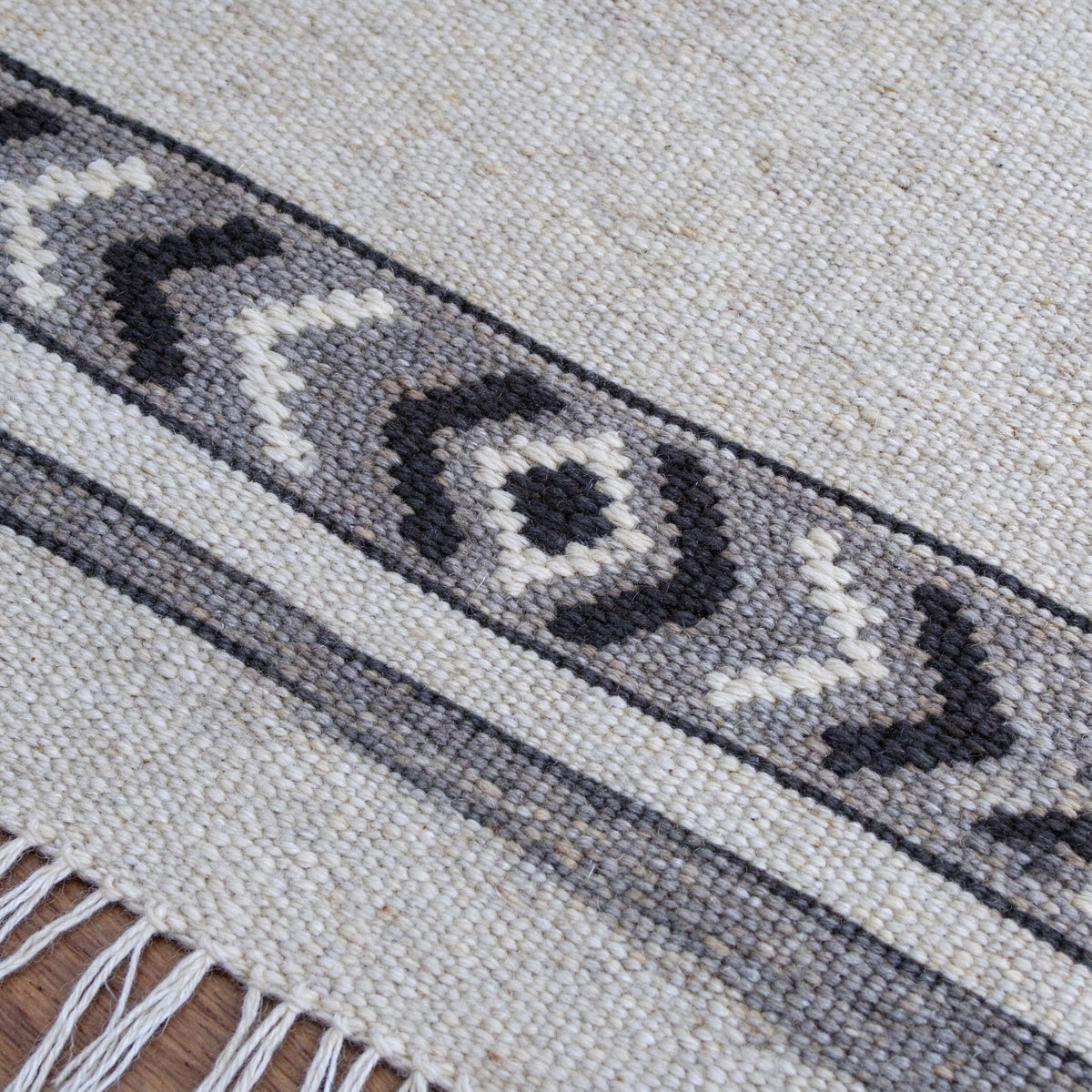 S314 handmade kilim rug closeup view
