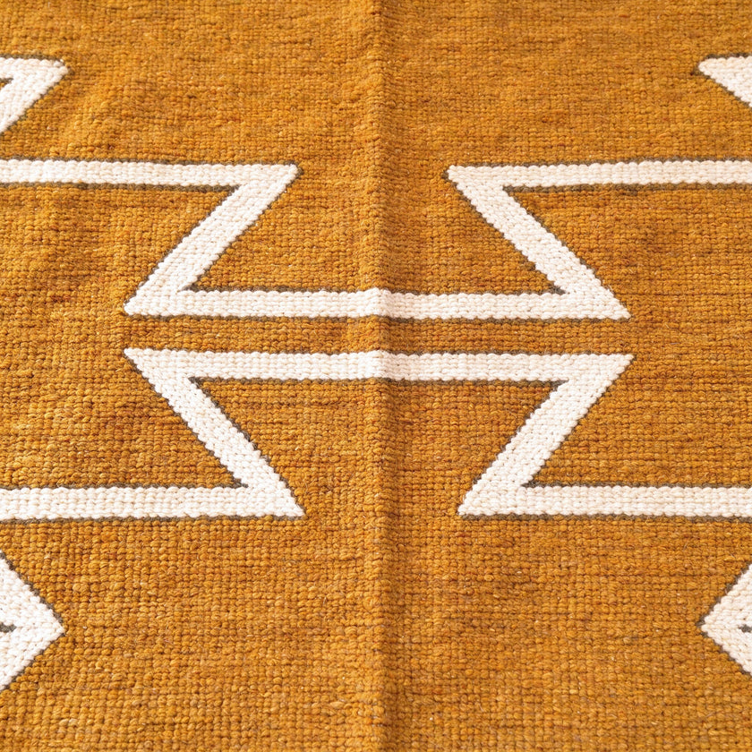 S316 handmade kilim rug closeup view