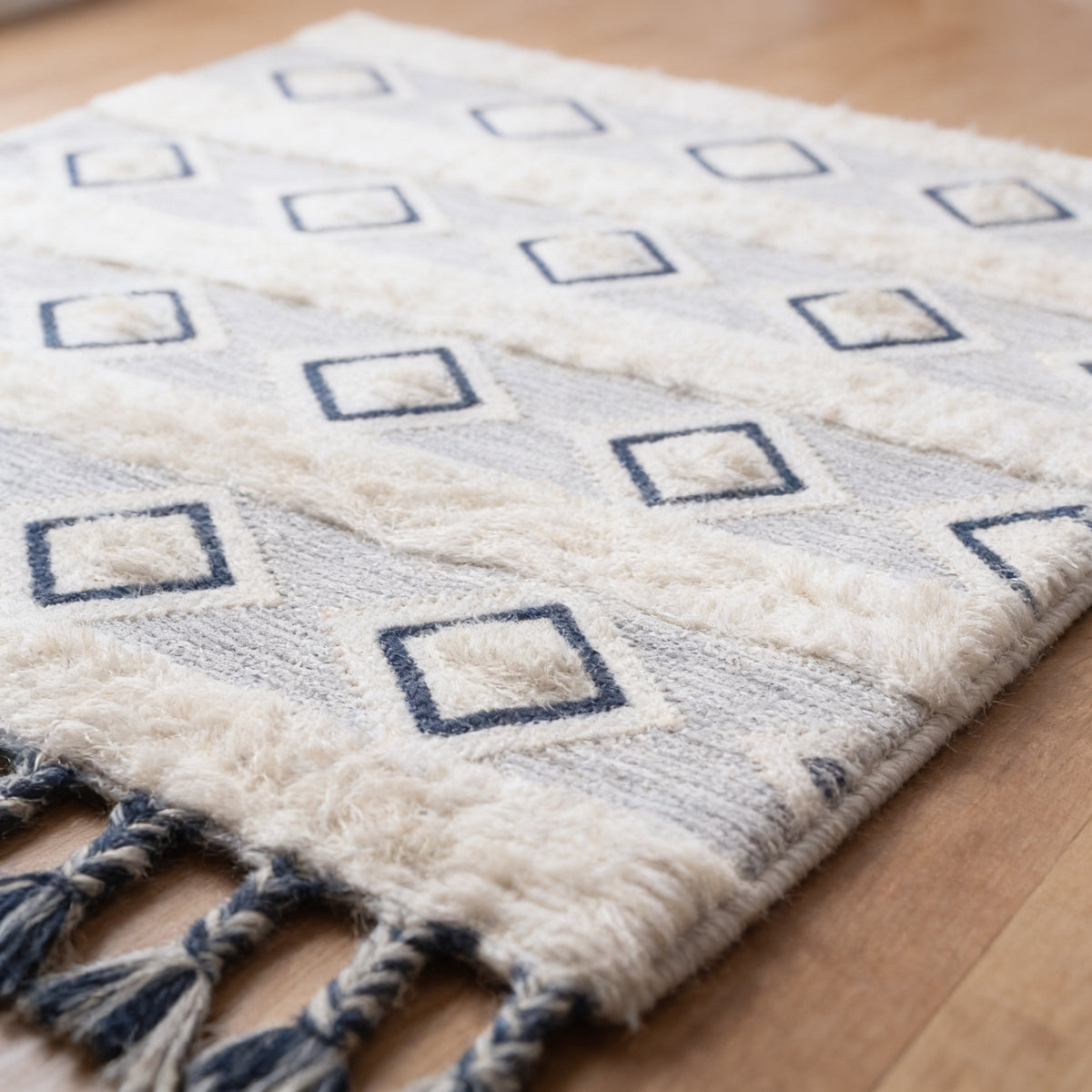 S34 handmade kilim rug — closeup view