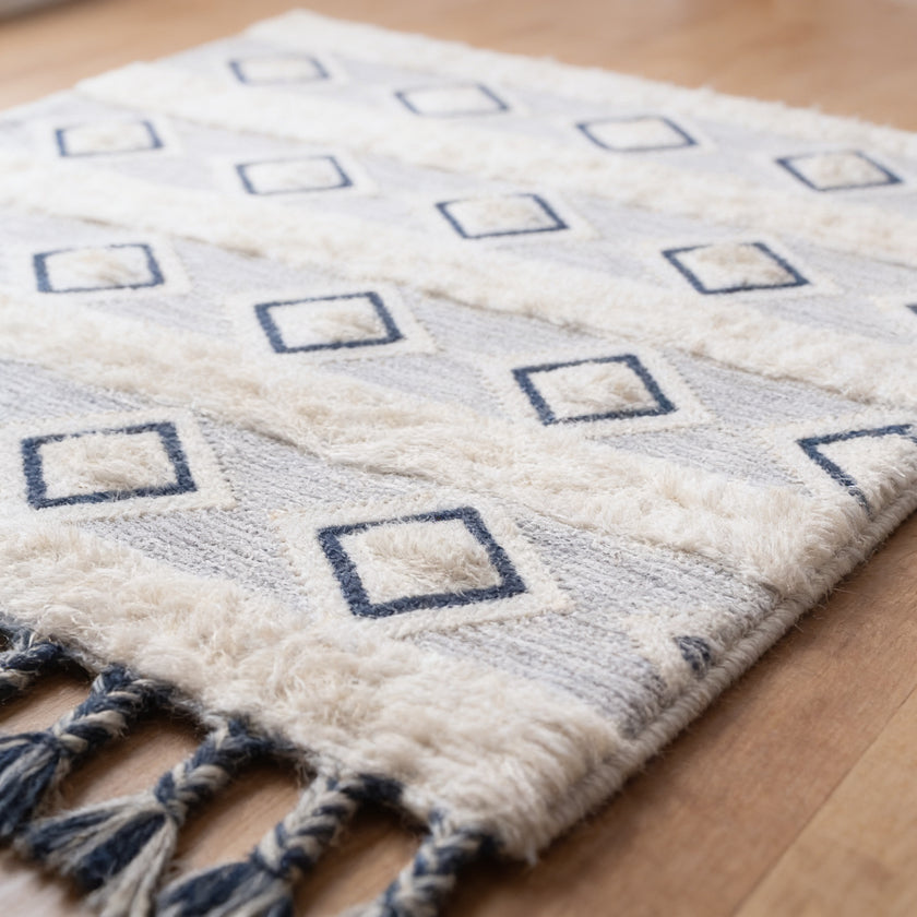 S34 handmade kilim rug — closeup view