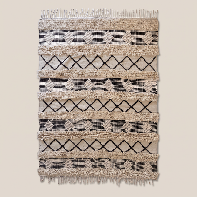 Off-White & Black Handmade Kilim Rug – 150 × 200 cm – S343 — light beige studio photo