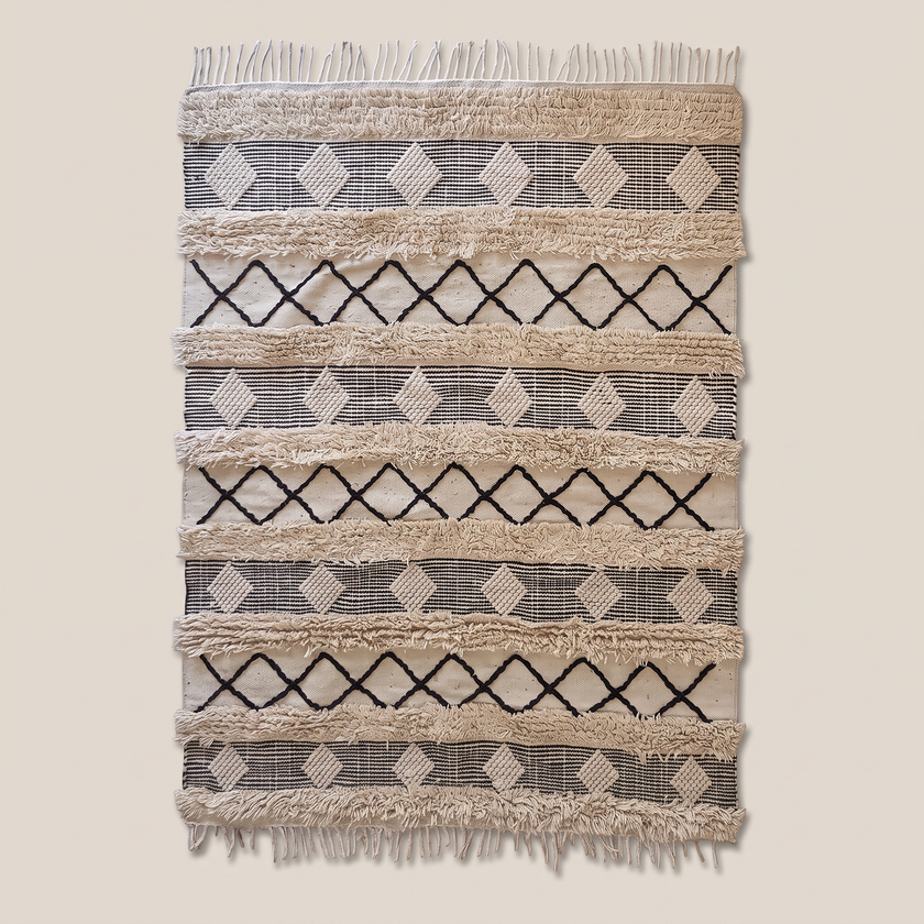 Off-White & Black Handmade Kilim Rug – 150 × 200 cm – S343 — light beige studio photo