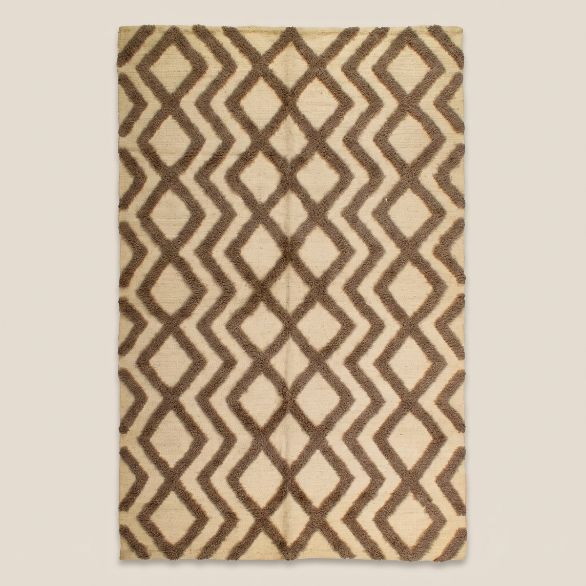 Off-White & Coffee Handmade Kilim Rug – 150 × 200 cm – S344 — light beige studio photo