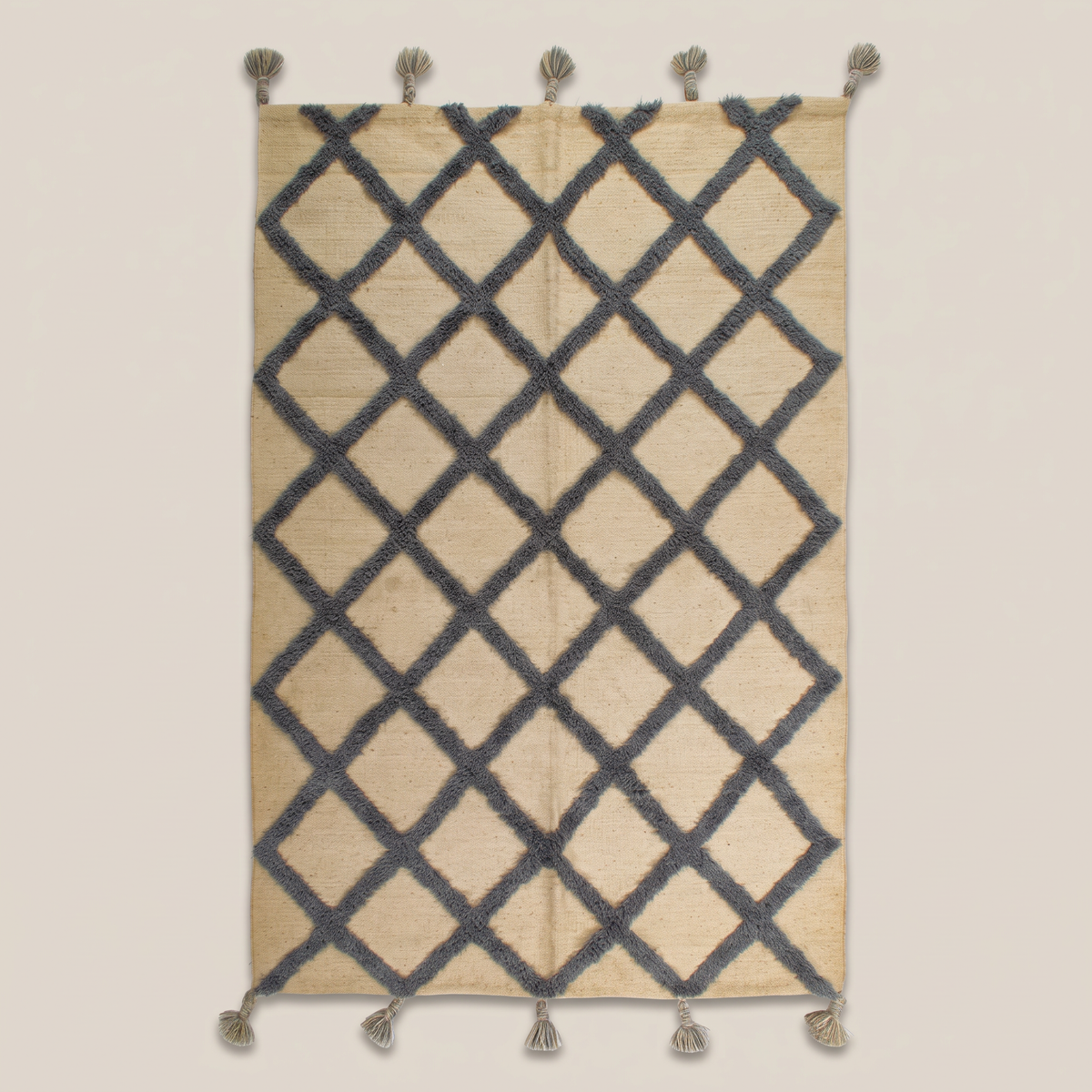 Off-White & Grey Handmade Kilim Rug – 150 × 200 cm – S345 — light beige studio photo