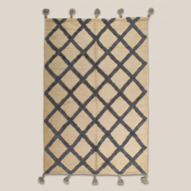 Off-White & Grey Handmade Kilim Rug – 150 × 200 cm – S345 — light beige studio photo