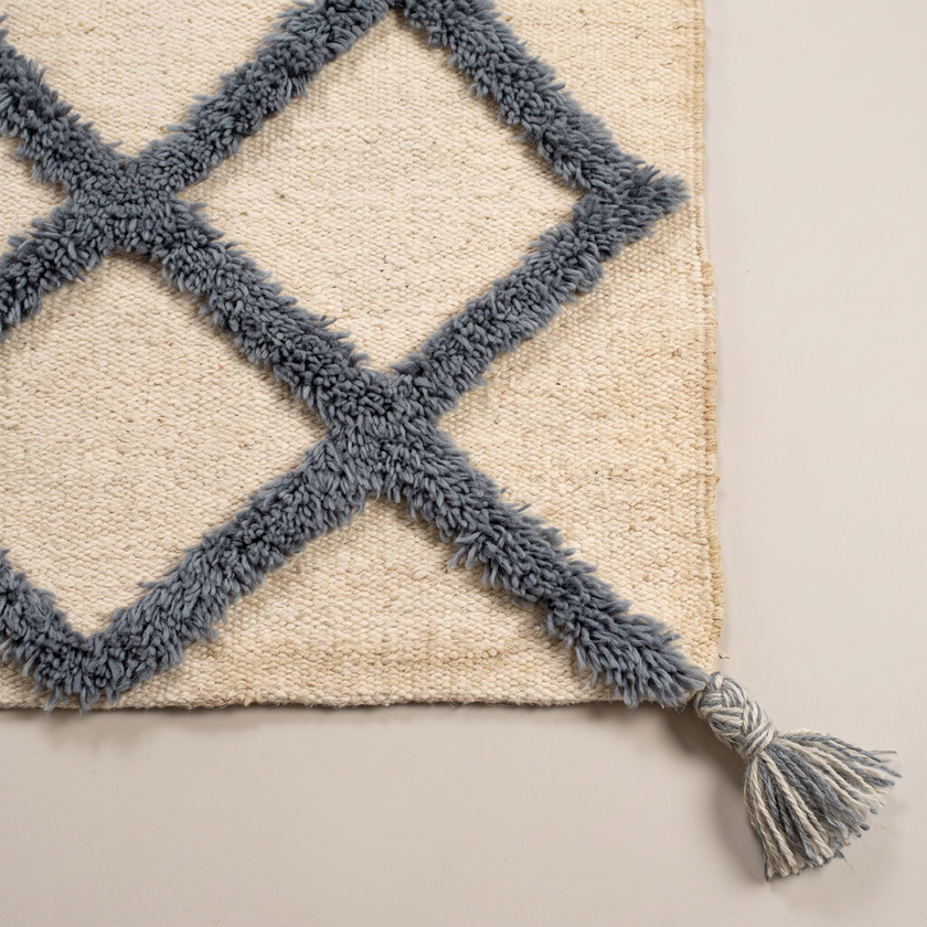 Off-White & Grey Handmade Kilim Rug – 150 × 200 cm – S345 — woven texture close-up