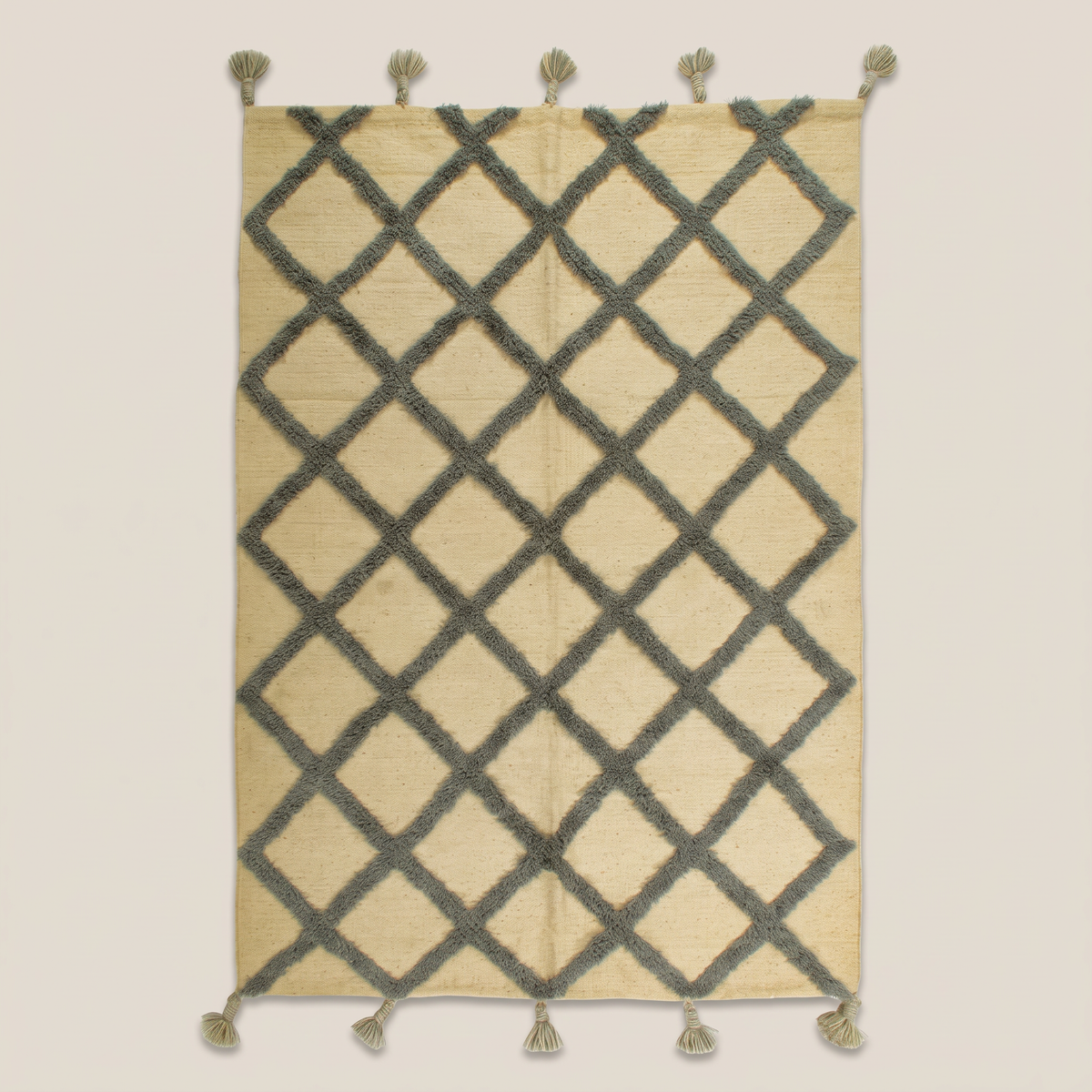 Off-White & Grey Handmade Kilim Rug – 150 × 200 cm – S347 — light beige studio photo