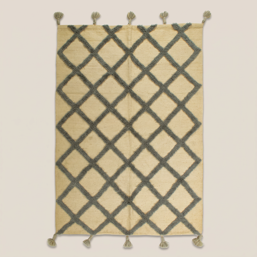 Off-White & Grey Handmade Kilim Rug – 150 × 200 cm – S347 — light beige studio photo