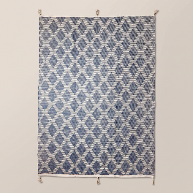 Off-White & Navy Handmade Kilim Rug – 150 × 200 cm – S350 — light beige studio photo