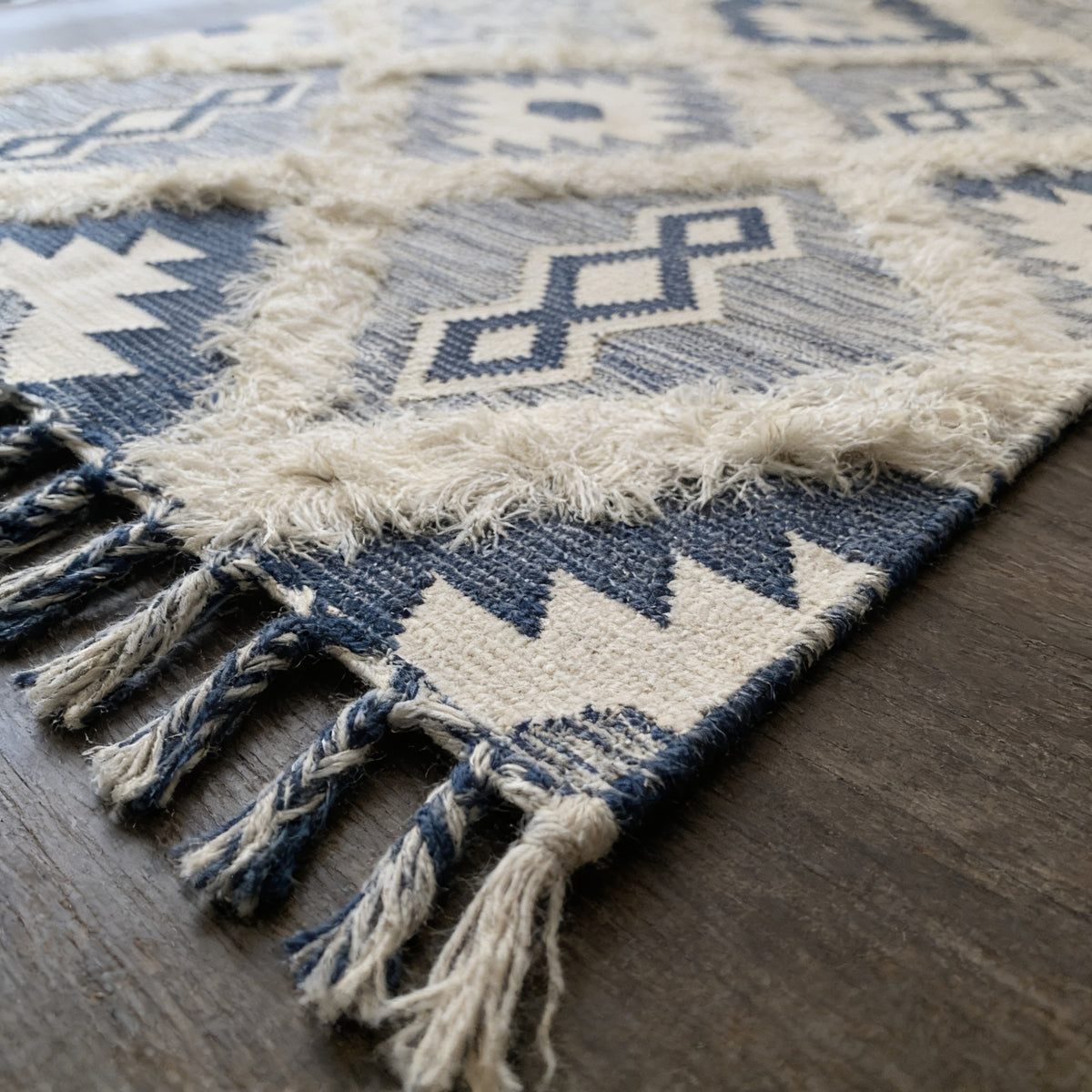 S39 handmade kilim rug — closeup view