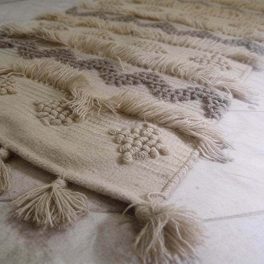 S41 handmade kilim rug — closeup view