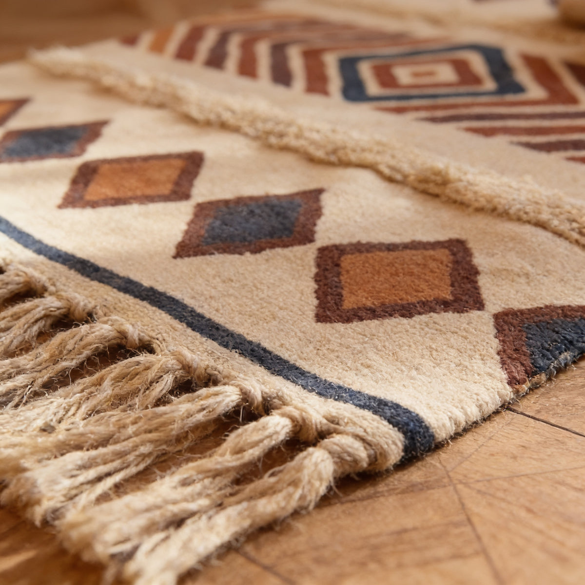 S46 handmade kilim rug — closeup view