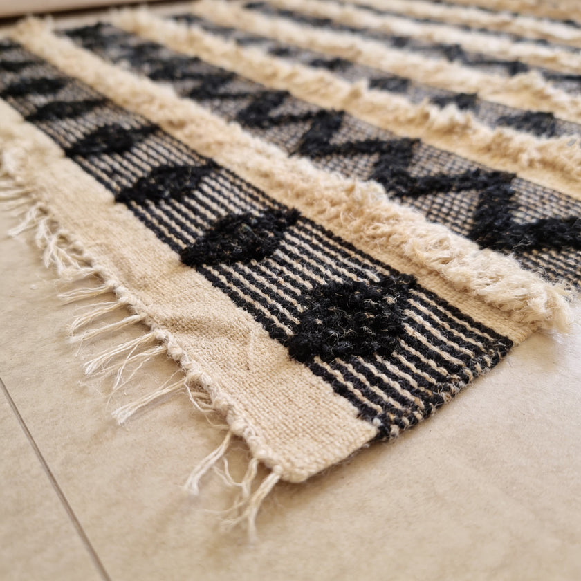 S51 handmade kilim rug — closeup view
