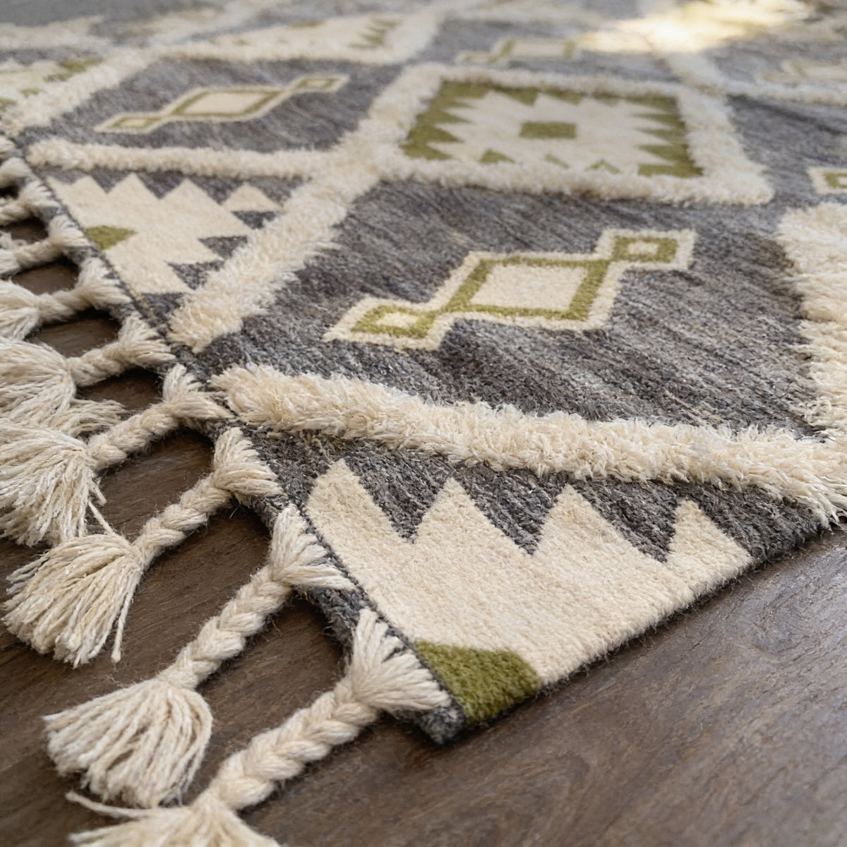 S61 handmade kilim rug — closeup view