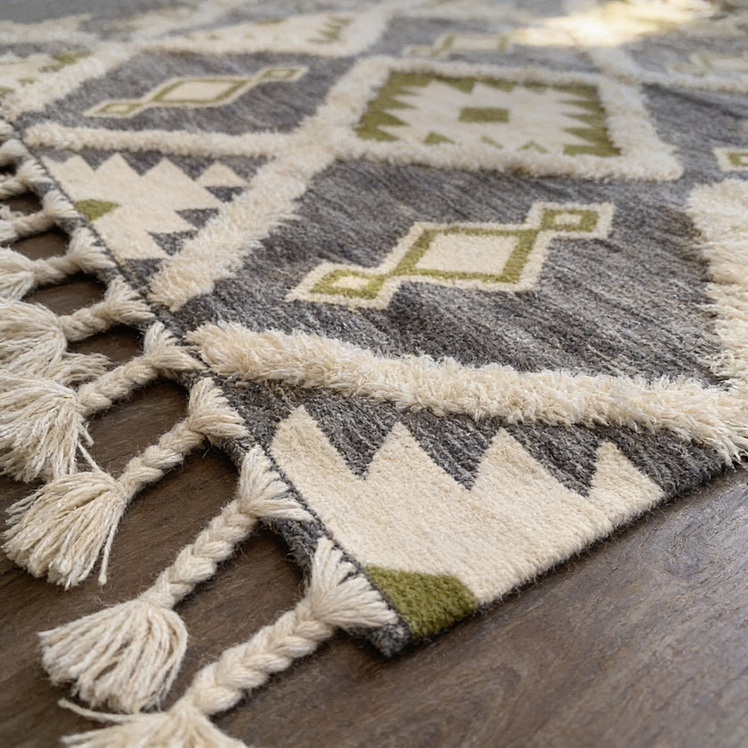 S61 handmade kilim rug — closeup view