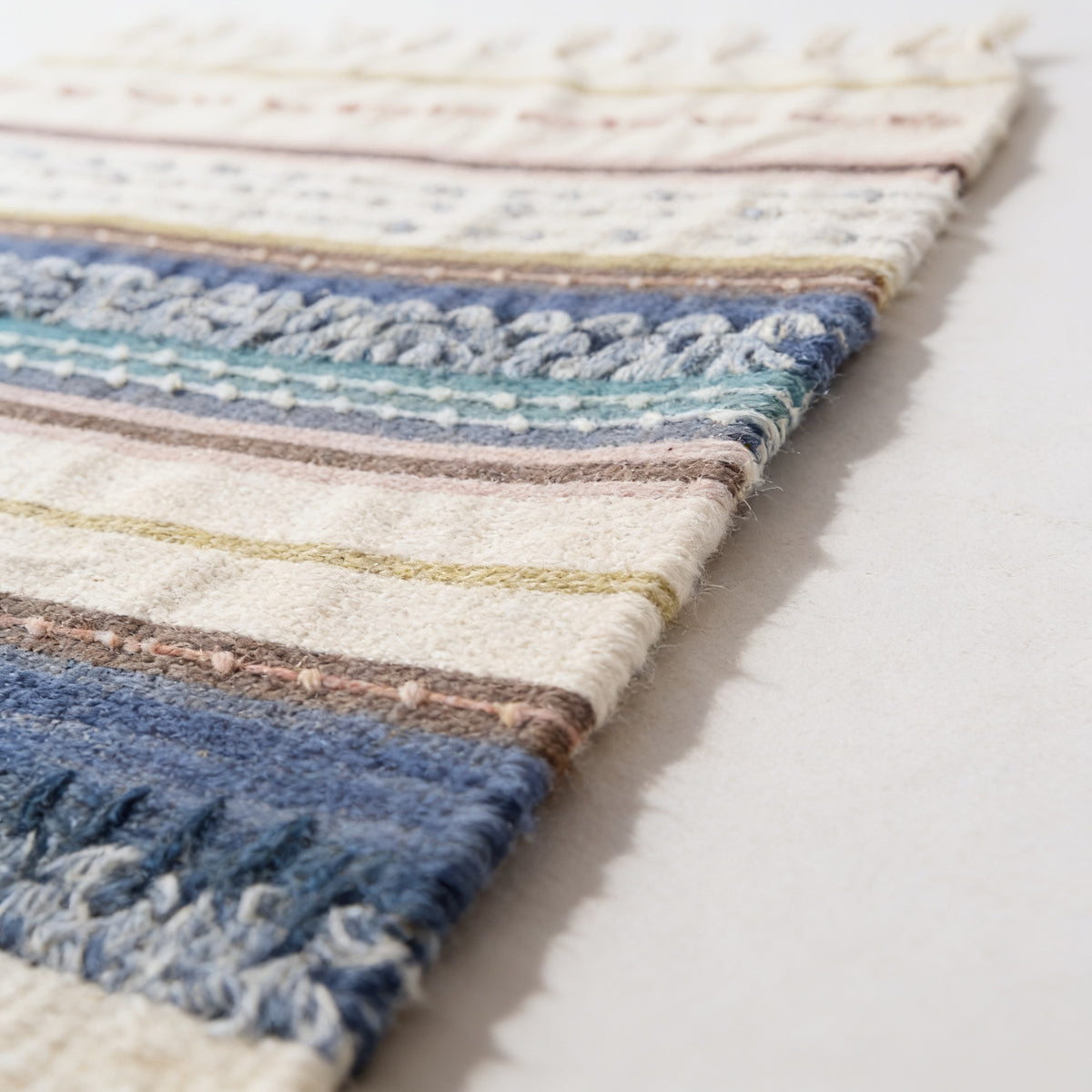 S67 handmade kilim rug — closeup view