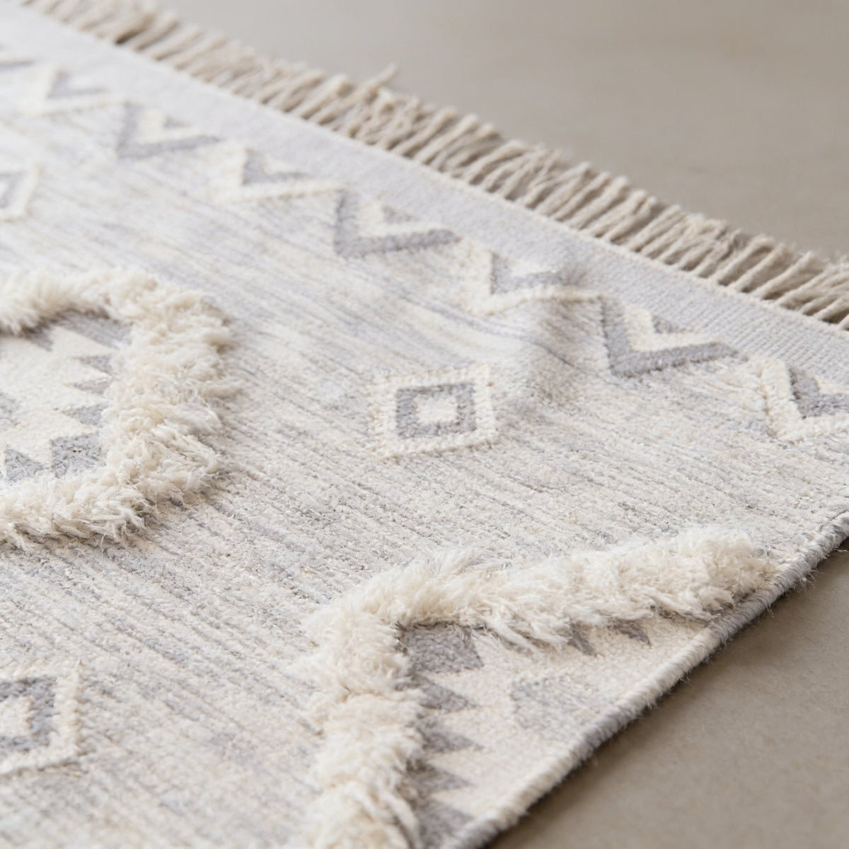 S82 handmade kilim rug — closeup view